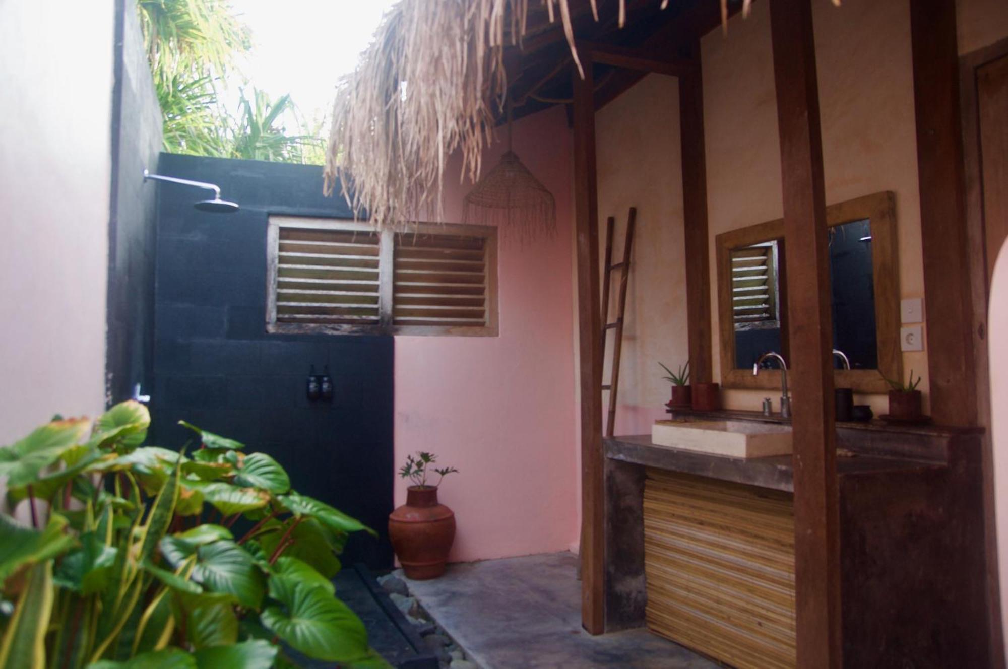 Owa Lodge Areguling Kuta  Rum bild