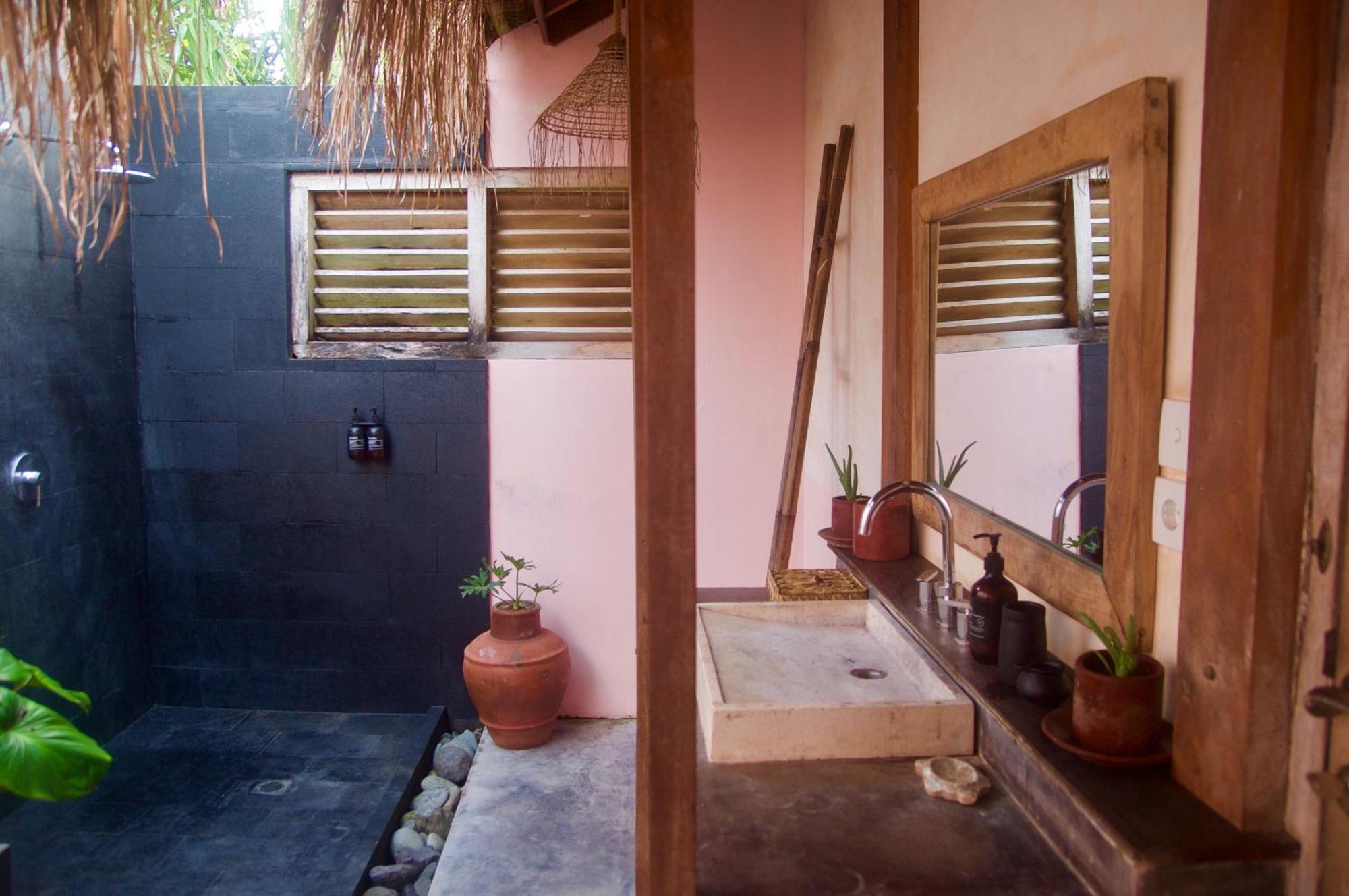 Owa Lodge Areguling Kuta  Rum bild
