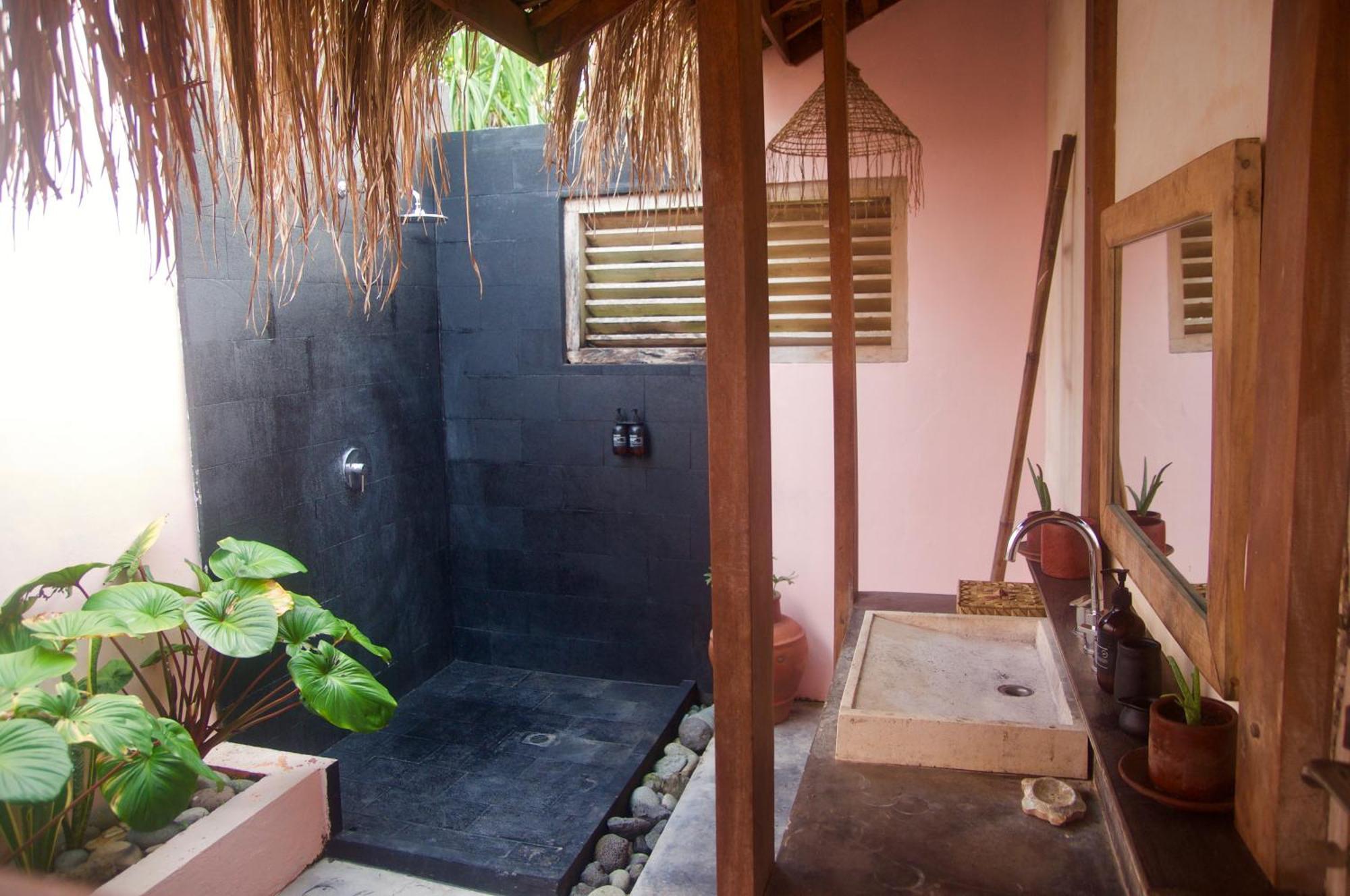 Owa Lodge Areguling Kuta  Rum bild
